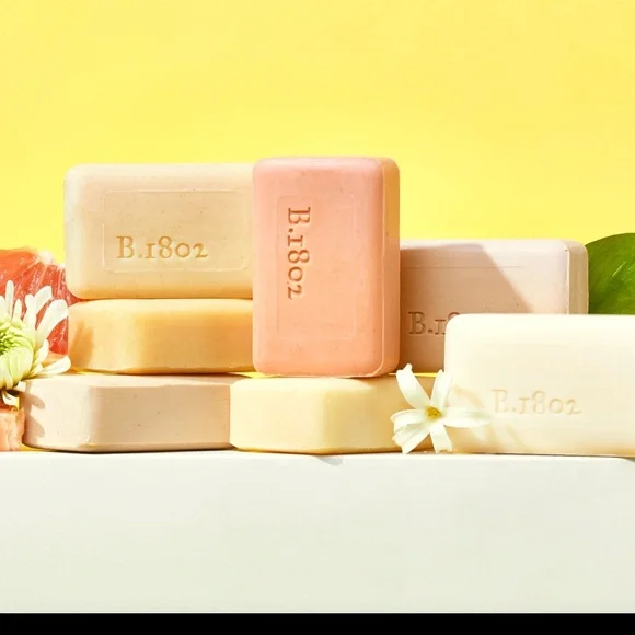 🐐🌼Beekman 1802 Lilly of the Vally 9ounce size Goat Milk Soap set of Two! - Picture 4 of 6